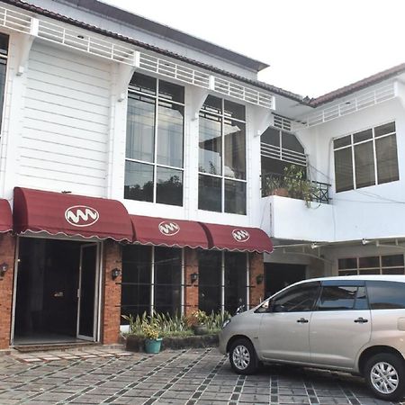 Reddoorz Near Kampung Warna Warni Hotel Malang Ngoại thất bức ảnh