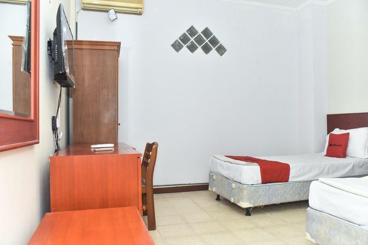 Reddoorz Near Kampung Warna Warni Hotel Malang Ngoại thất bức ảnh