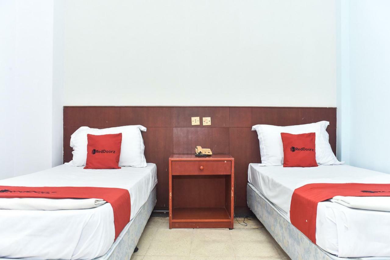 Reddoorz Near Kampung Warna Warni Hotel Malang Ngoại thất bức ảnh
