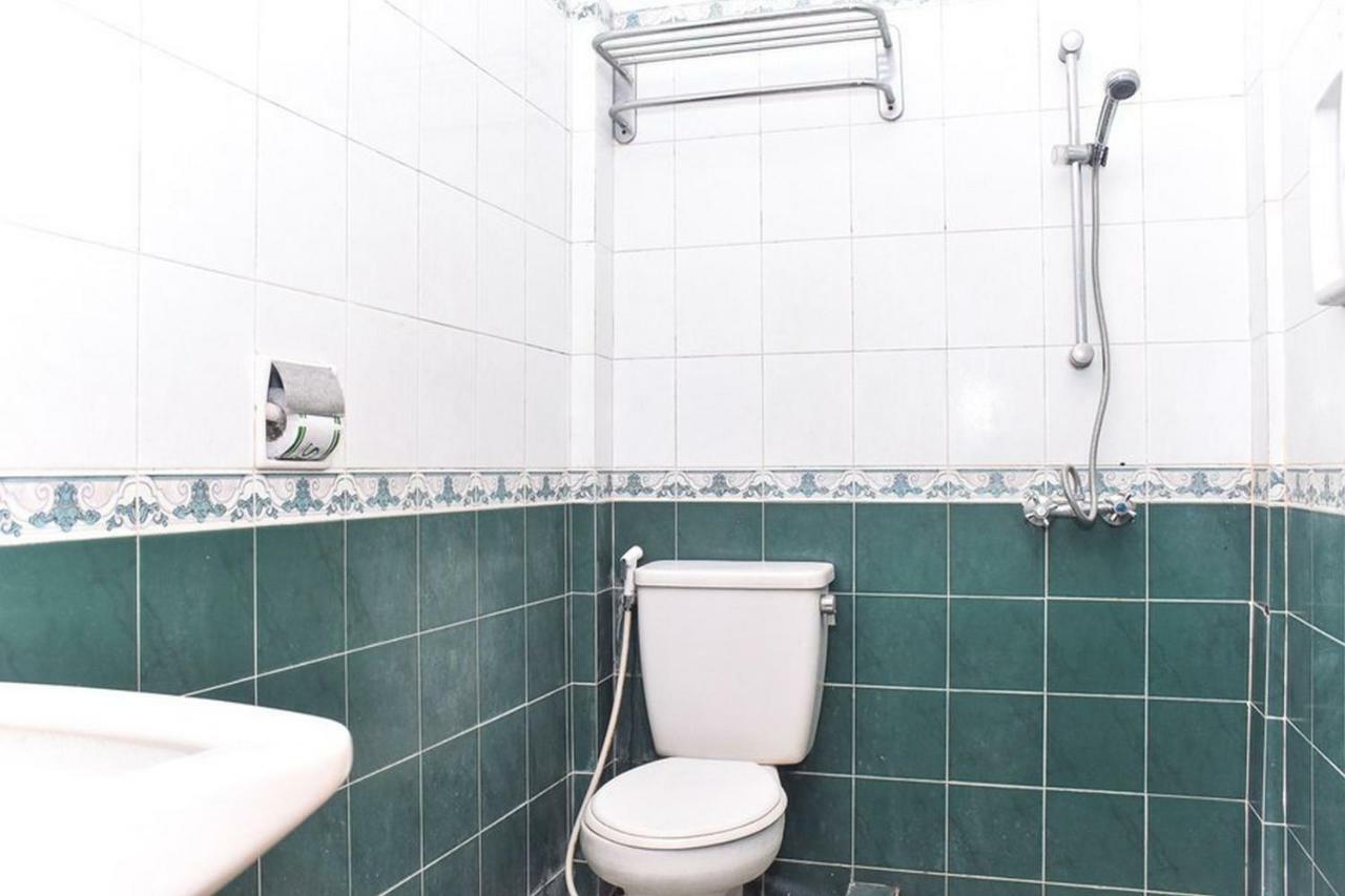 Reddoorz Near Kampung Warna Warni Hotel Malang Ngoại thất bức ảnh