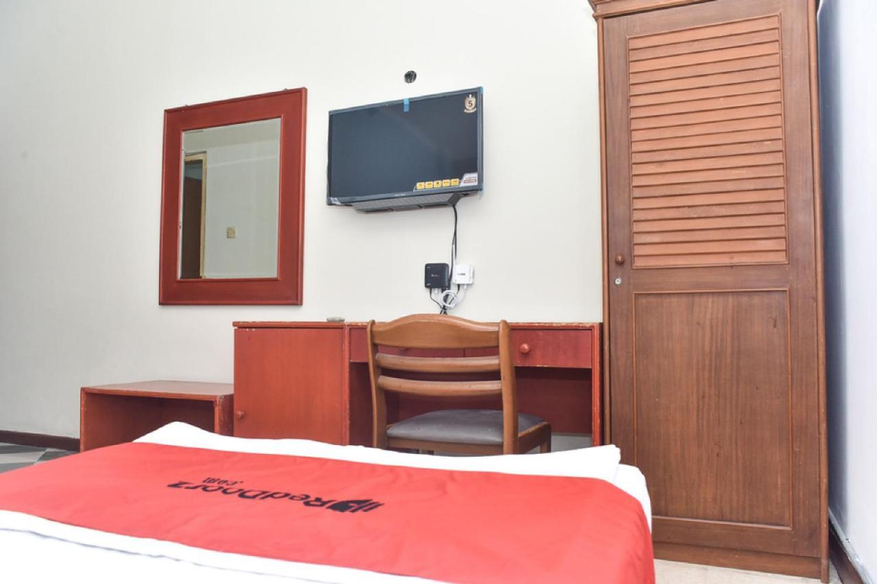 Reddoorz Near Kampung Warna Warni Hotel Malang Ngoại thất bức ảnh