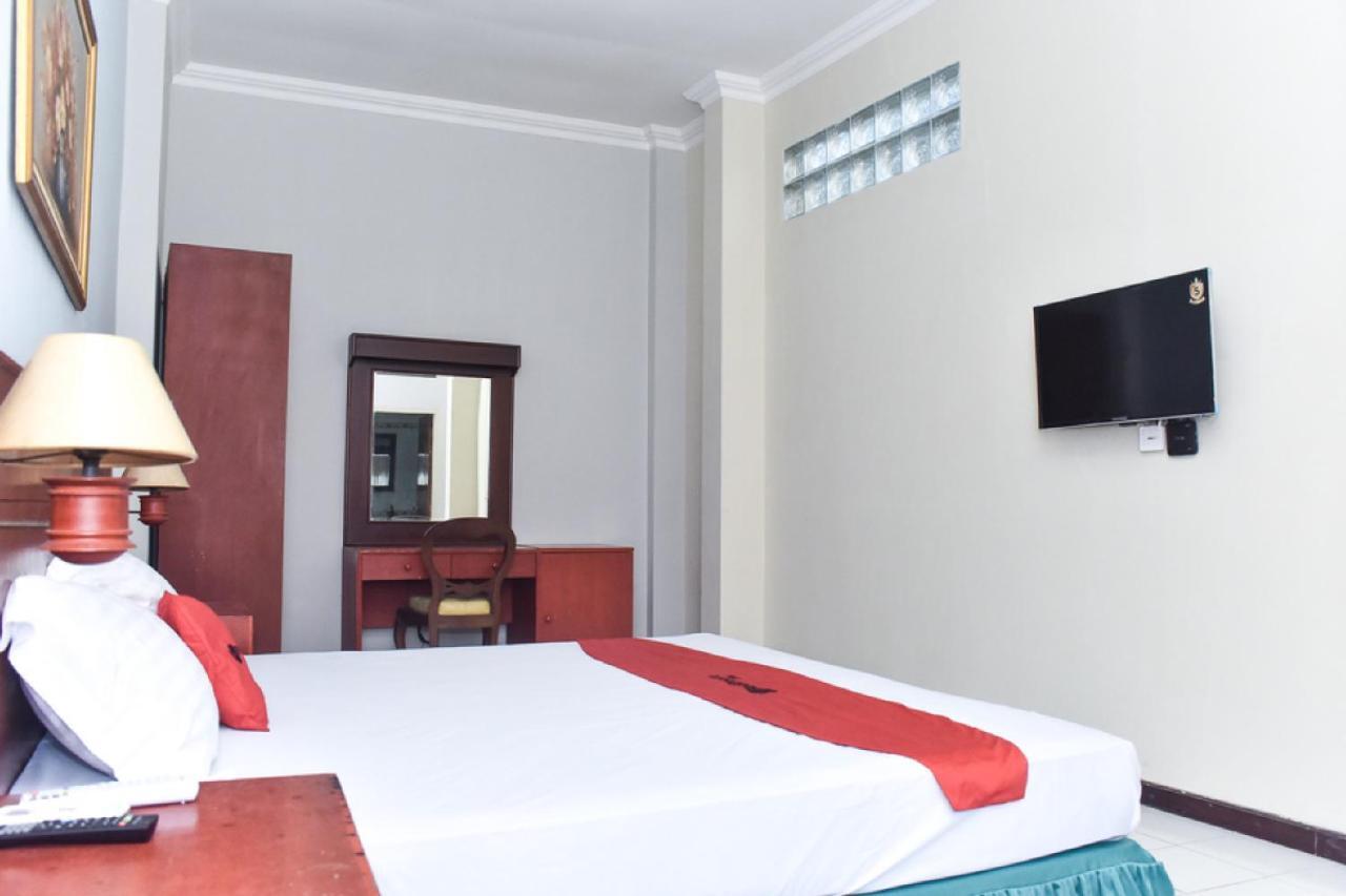 Reddoorz Near Kampung Warna Warni Hotel Malang Ngoại thất bức ảnh