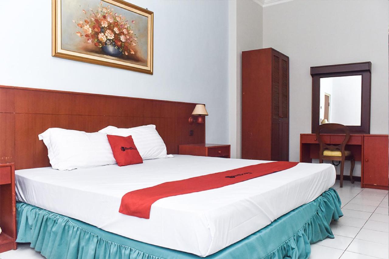 Reddoorz Near Kampung Warna Warni Hotel Malang Ngoại thất bức ảnh