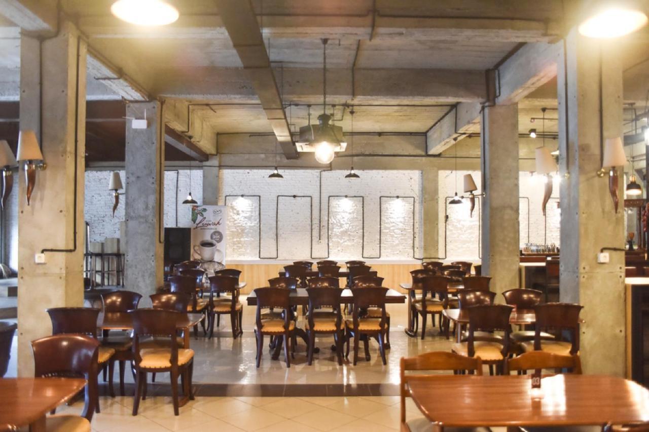 Reddoorz Near Kampung Warna Warni Hotel Malang Ngoại thất bức ảnh