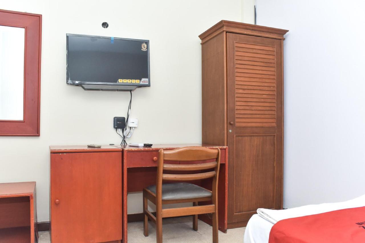 Reddoorz Near Kampung Warna Warni Hotel Malang Ngoại thất bức ảnh