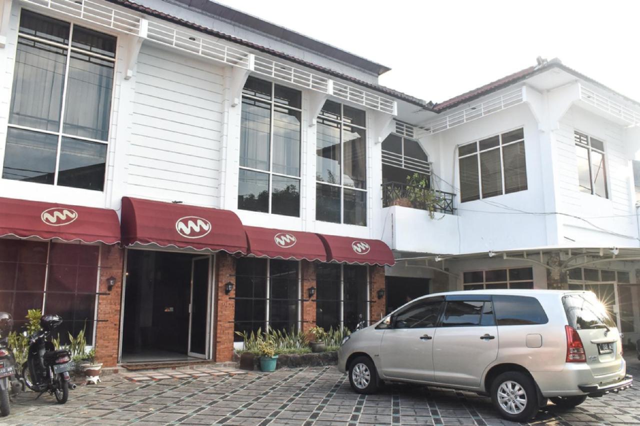 Reddoorz Near Kampung Warna Warni Hotel Malang Ngoại thất bức ảnh